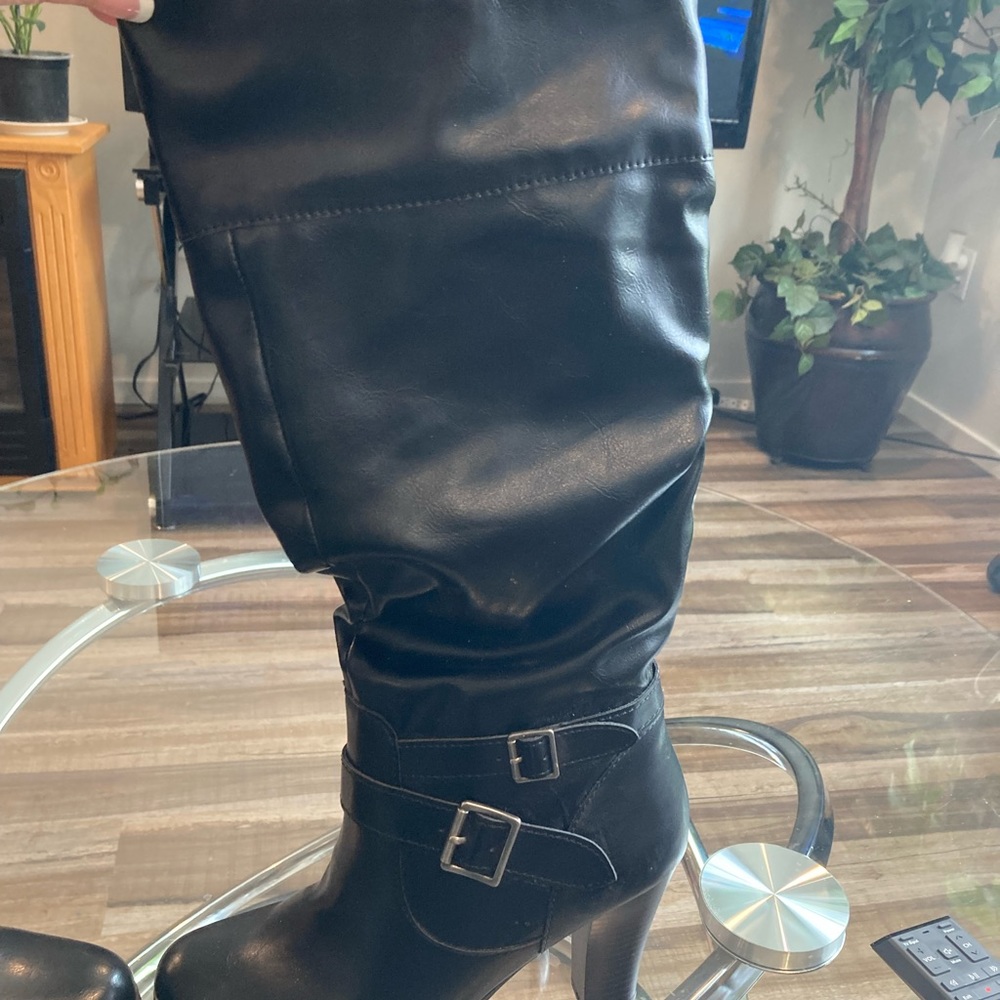 New without tag’s size 9 black boots